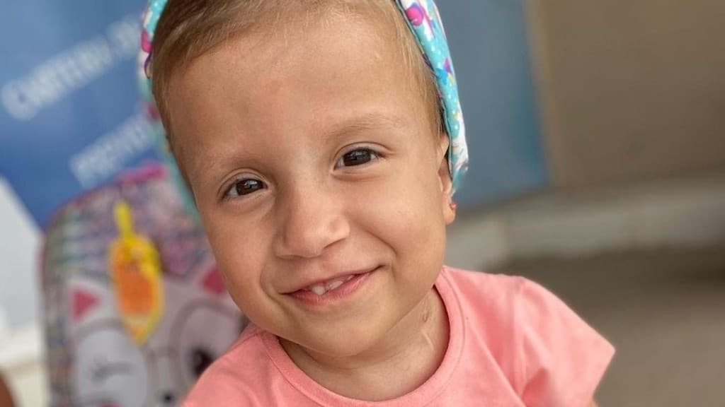 Guerreira de 3 anos luta contra doença rara e precisa de ajuda para continuar tratamento em São Paulo