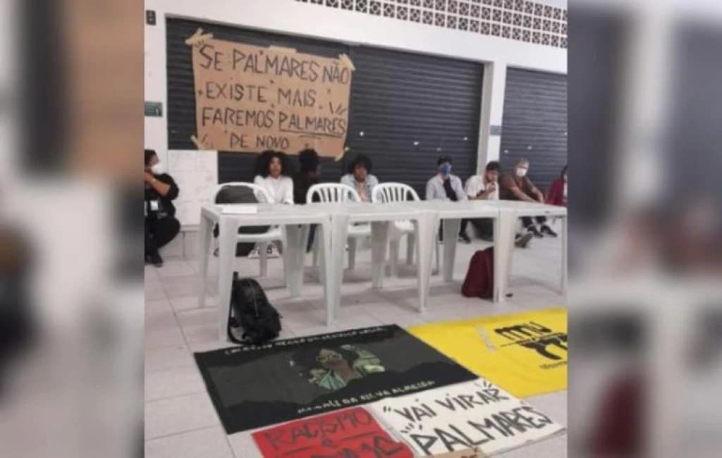UFSC tem caso de racismo contra aluna com pichação em banheiro