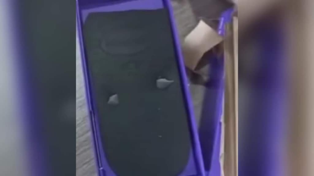 Morador de Porto Belo recebe chinelo em vez de iPhone comprado pela internet