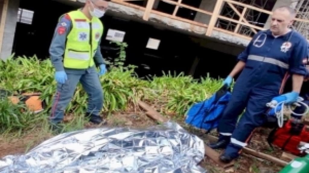Homem morre após cair de prédio em construção
