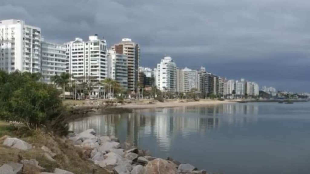 Mulher morre afogada em praia de Florianópolis
