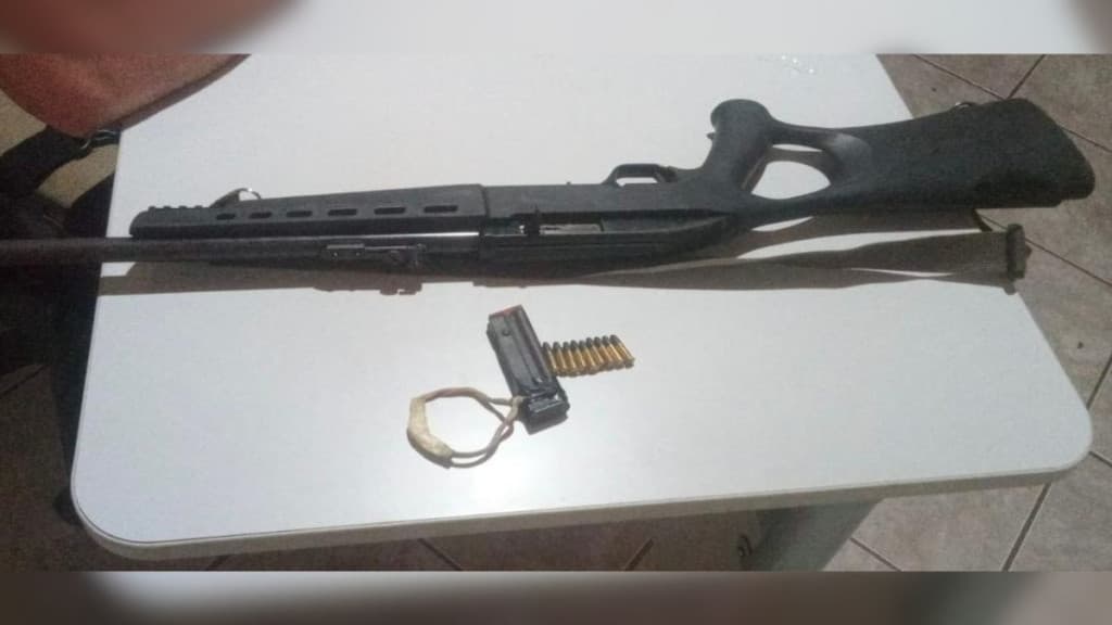 Foragido por 13 anos após “saidinha” é preso com armas