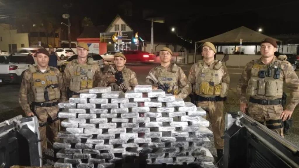 PM apreende 100 kg de cocaína  avaliada em R$ 18 milhões em SC