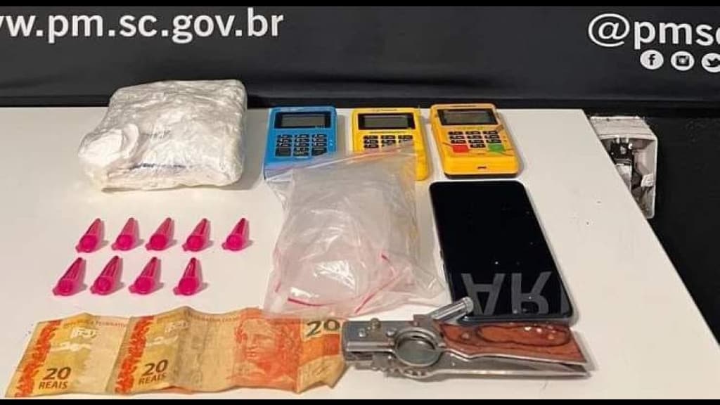 Mãe é agredida pelo filho, polícia é acionada e ela acaba presa, em Itajaí