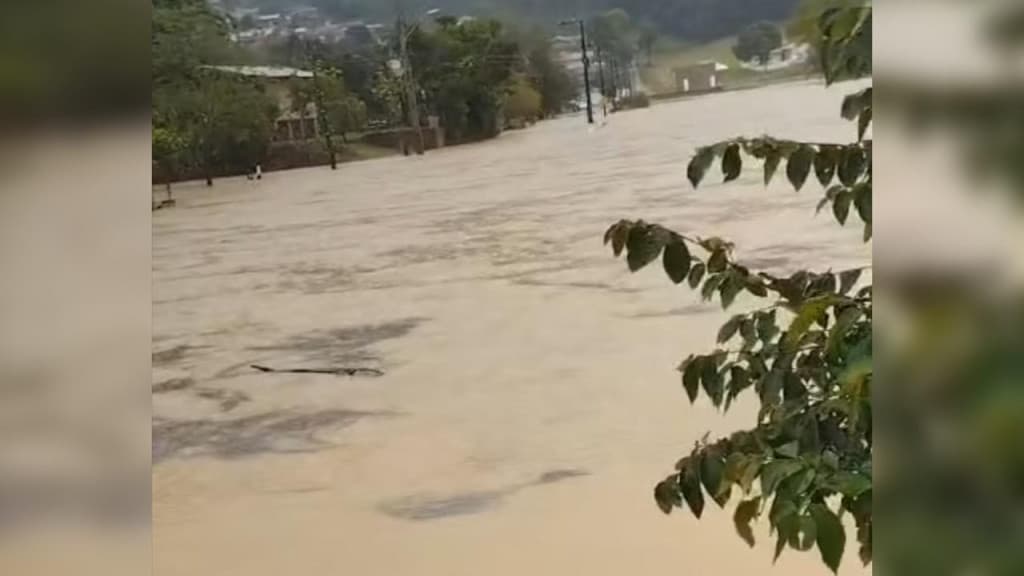 Rio do Sul enfrenta primeira enchente de 2024 com rios em alta