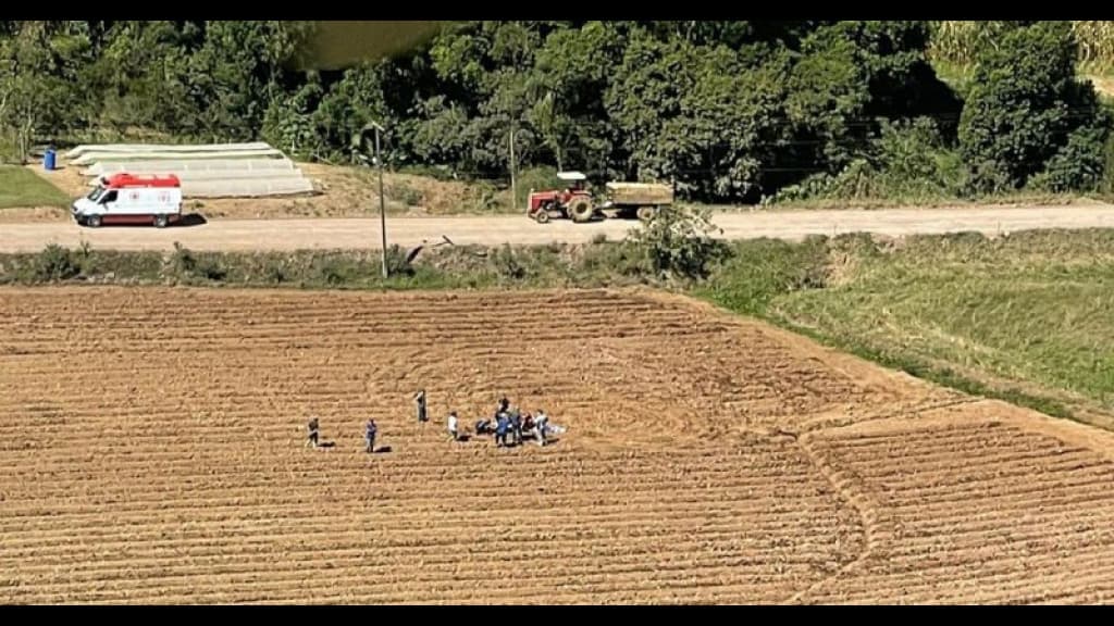 Jovem morre atropelado pelo próprio trator durante trabalho na propriedade da família