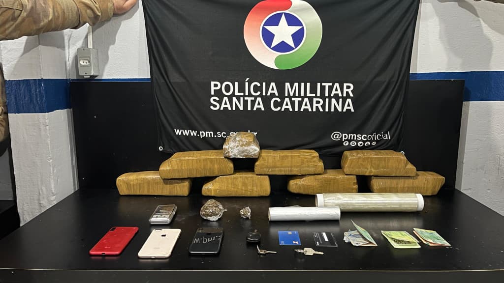 Foragido da justiça é flagrado com grande quantidade de maconha em BC