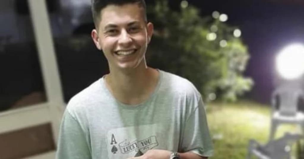 Jovem morre após sofrer descarga elétrica em Laguna