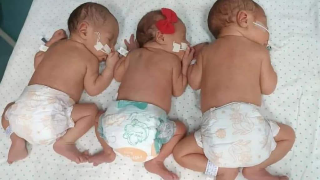 Mulher em tratamento contra câncer dá à luz trigêmeos