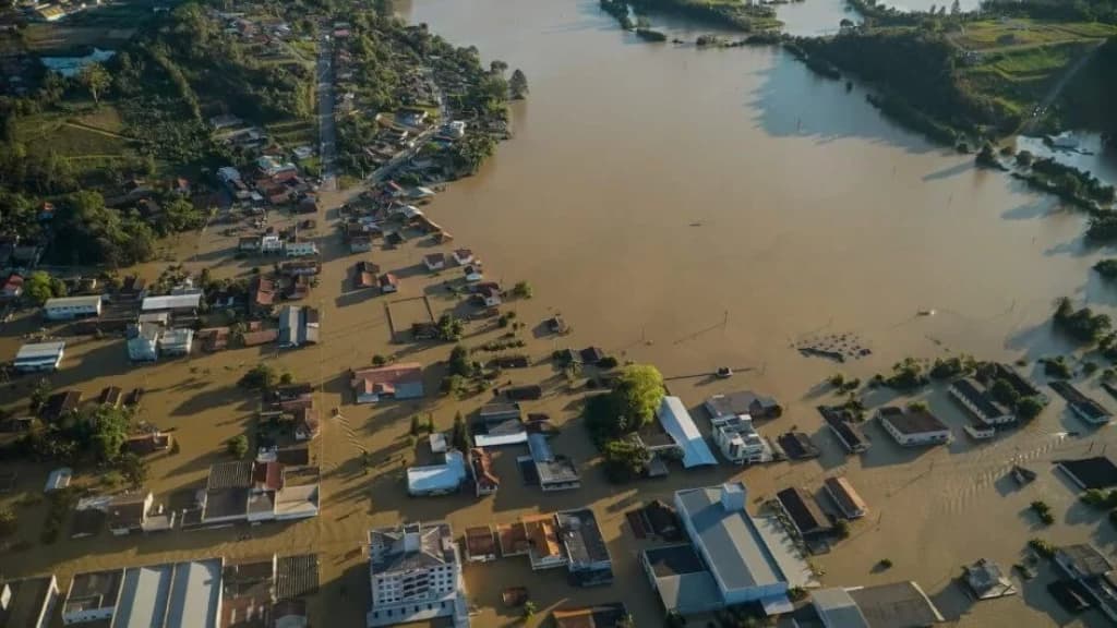 Mais de 30 mil catarinenses estão desalojados por conta das chuvas