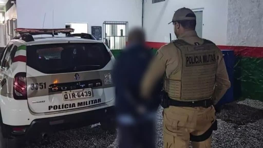 Pai é preso após filha denunciar abuso sexual a professora em SC