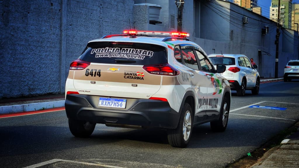 Mulher leva tiro de espingarda calibre 12 após discussão com vizinho em Camboriú