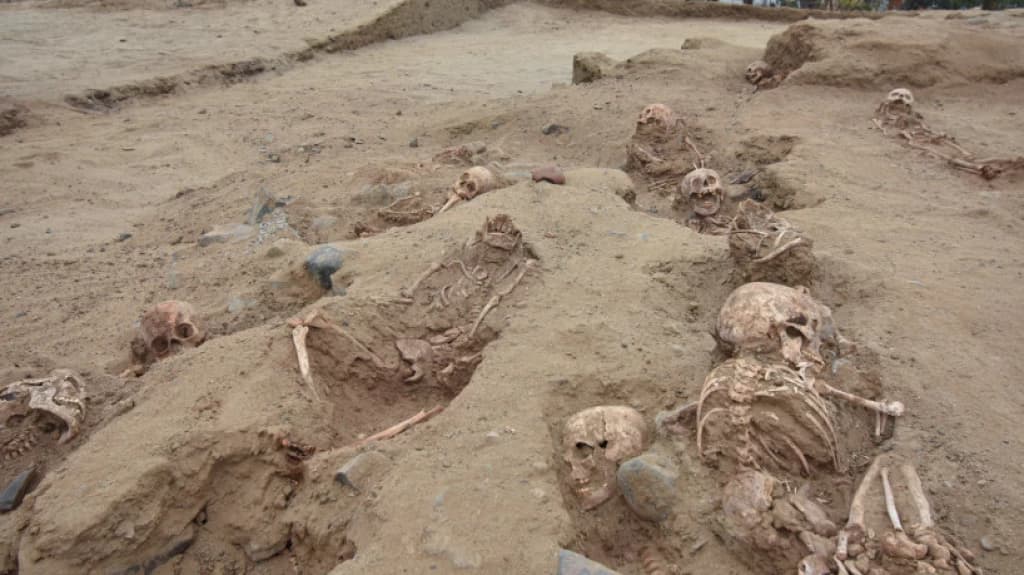 Revelação de tumbas de 76 crianças assassinadas em rituais do Antigo Peru