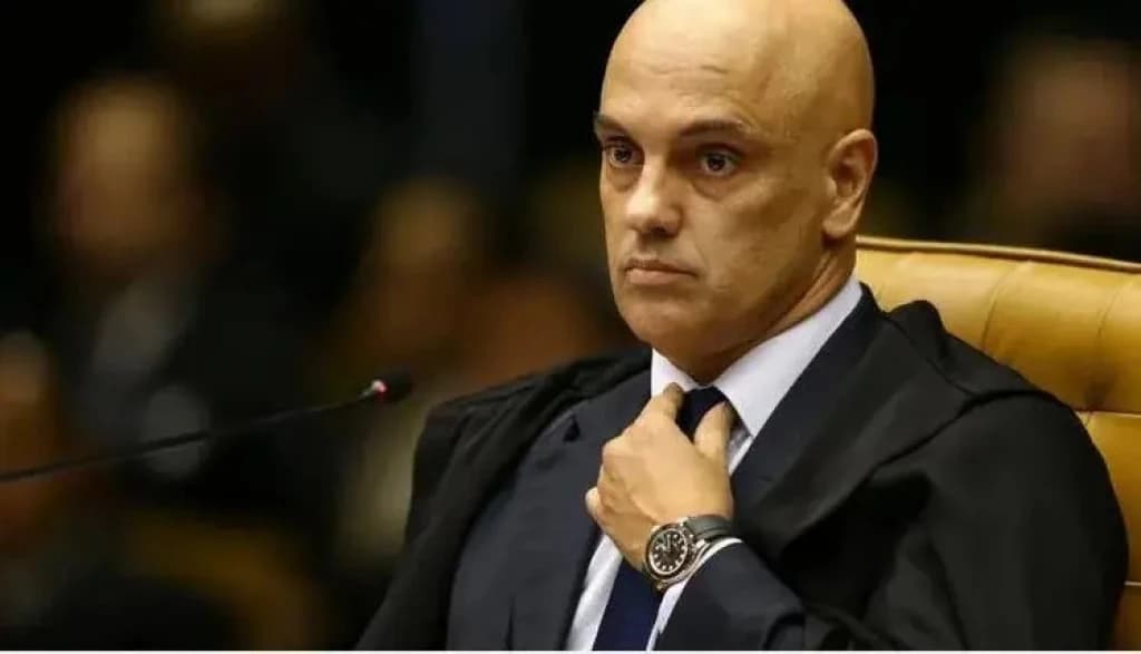 Moraes determina a exclusão de publicações que relacionem PT ao PCC