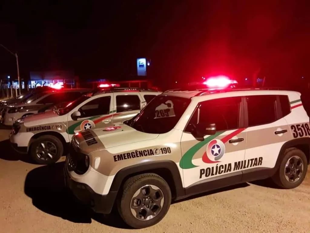 Mulher se joga de veículo em movimento para fugir de motorista bêbado