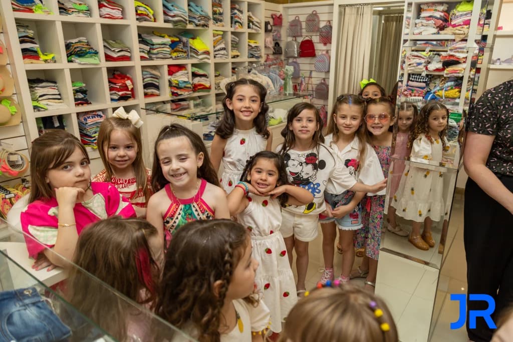 Desfile infantil marca semana das crianças em Tijucas
