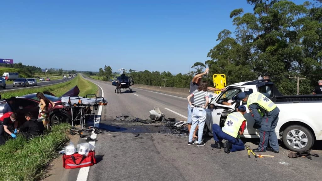 Idoso de 90 anos morre após colisão frontal entre dois veículos na BR-101