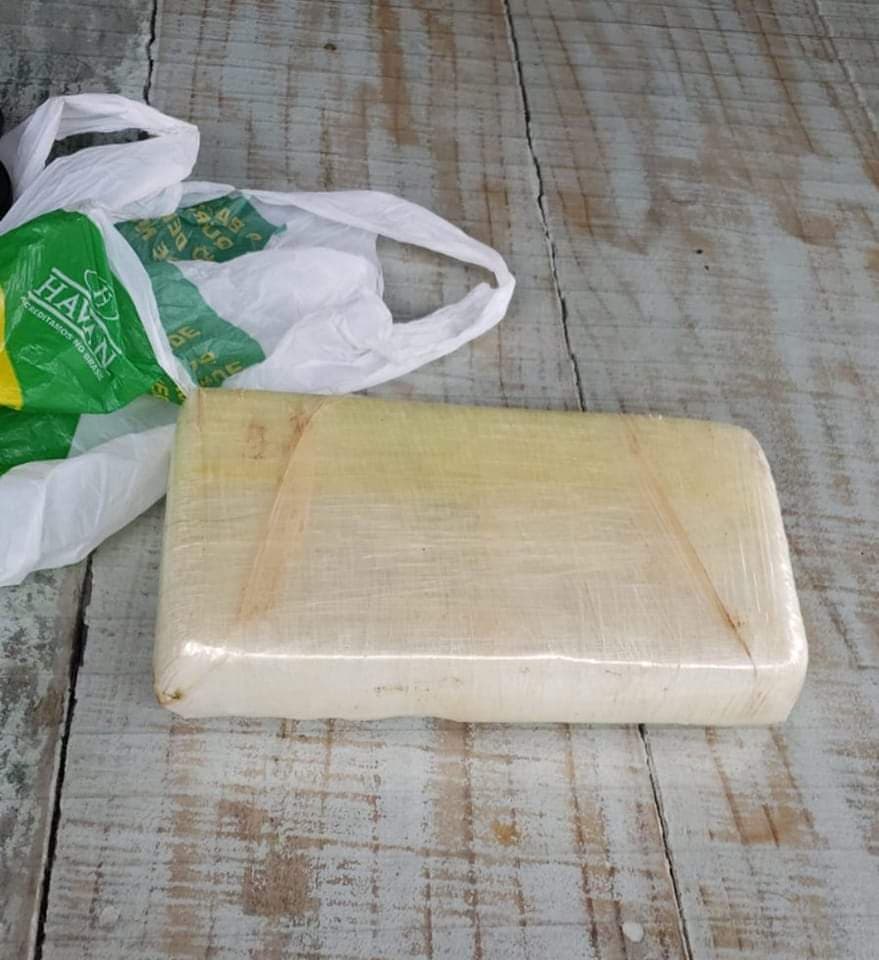 A casa caiu para traficante do pó e amigos em Canelinha