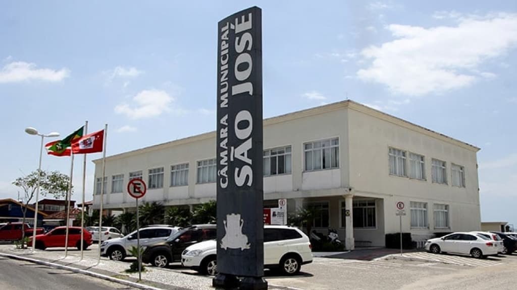 Câmara de São José discute aumento de salário para vereadores