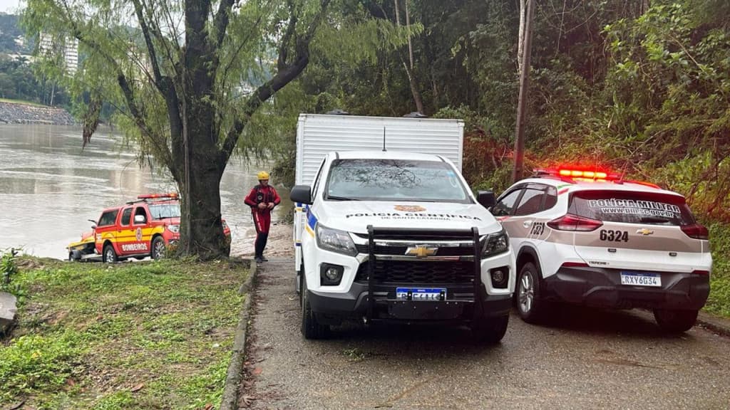 Corpo de mulher é encontrado boiando no rio Itajaí-Açu