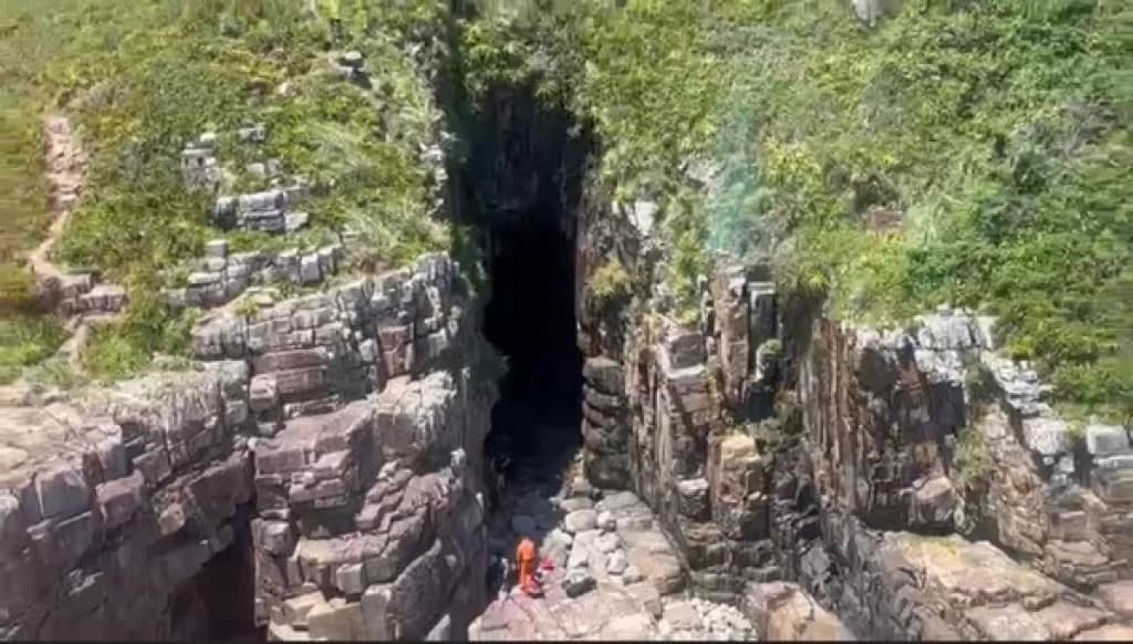 Homem morre após cair de costão em trilha perigosa de Florianópolis