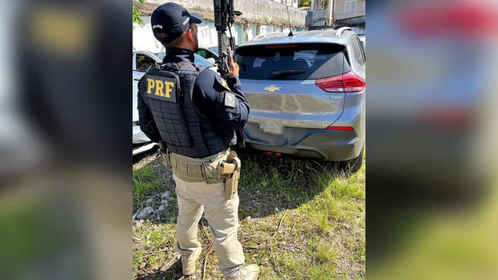 Idoso é preso com carro furtado no Paraná  na BR-101 em Balneário Camboriú