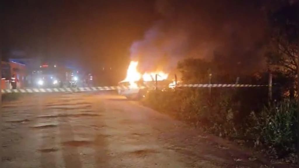 Motorista é encontrado carbonizado dentro de carro