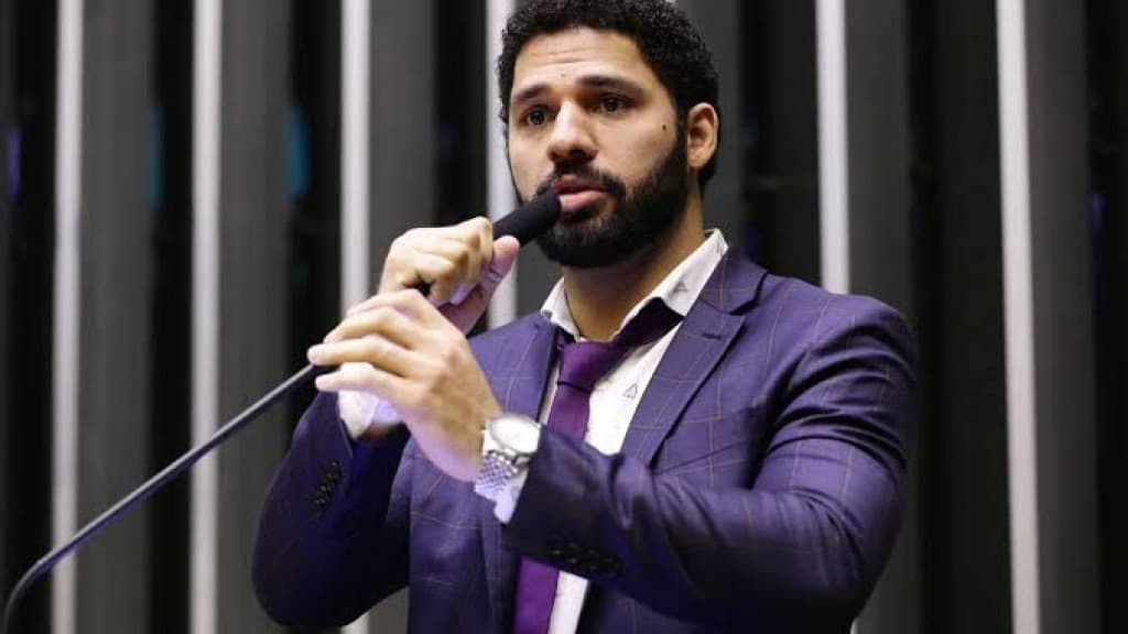 Ex-deputado David Miranda falece aos 37 anos após nove meses de internação