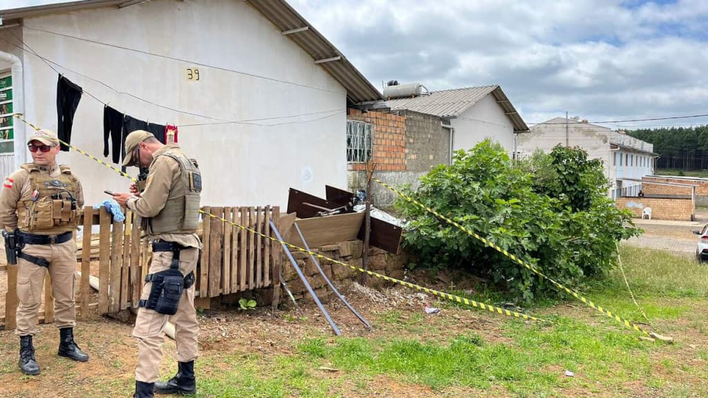 Homem é assassinado a tiros dentro de condomínio