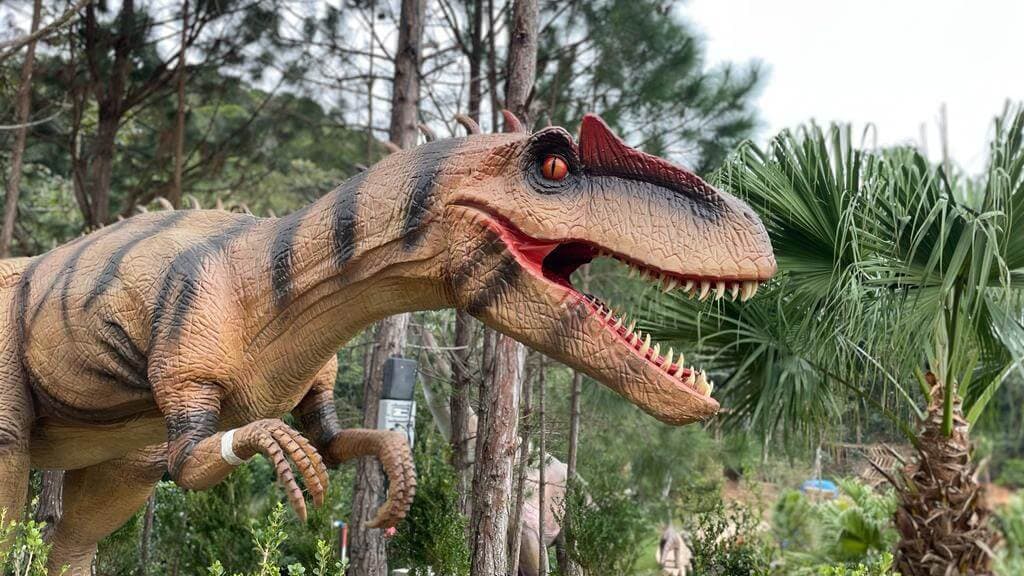 Maior parque temático de dinossauros do Brasil inaugura neste sábado, em Balneário Camboriú