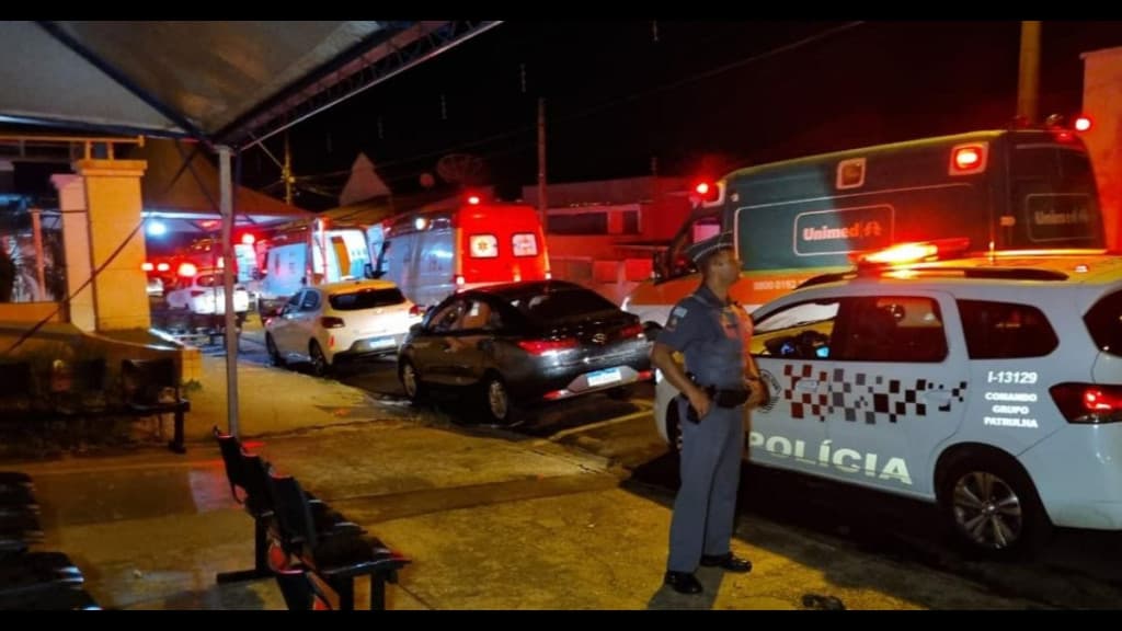 Homem invade hospital com faca e deixa seis pessoas feridas, mas acaba morto