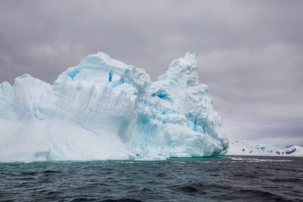 Iceberg do tamanho de São Paulo se desprende na Antártica