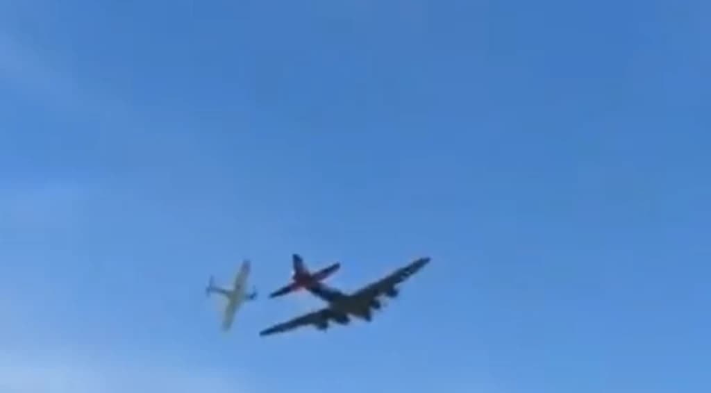 Aviões se chocam e explodem em show aéreo no EUA