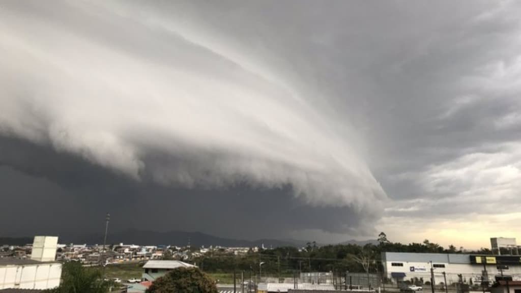Alerta: Ciclone extratropical chega a Santa Catarina