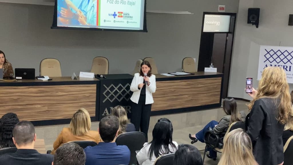 AMFRI promove encontro com a Secretária de Saúde de SC: “aproximação importante”