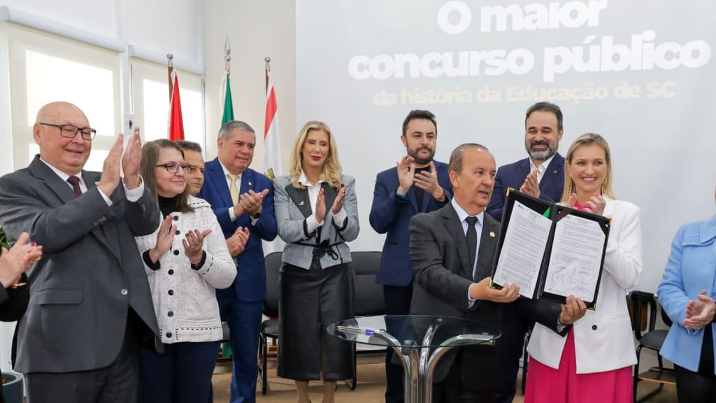 Governo catarinense lança maior concurso da história do estado para Educação