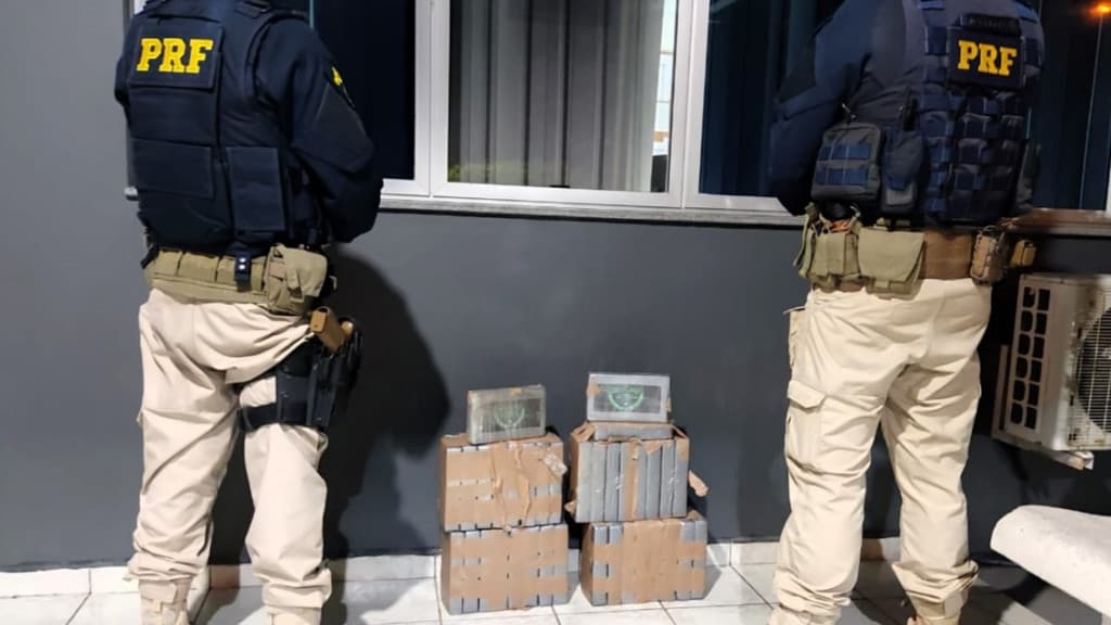 PRF flagra homem com mais de 40kg de cocaína na BR-101