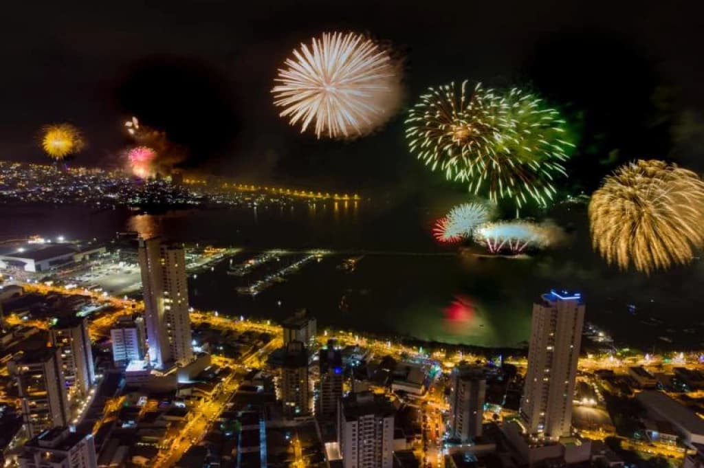 Vereadores voltam atrás e aprovam lei que libera fogos de artifício em Itajaí