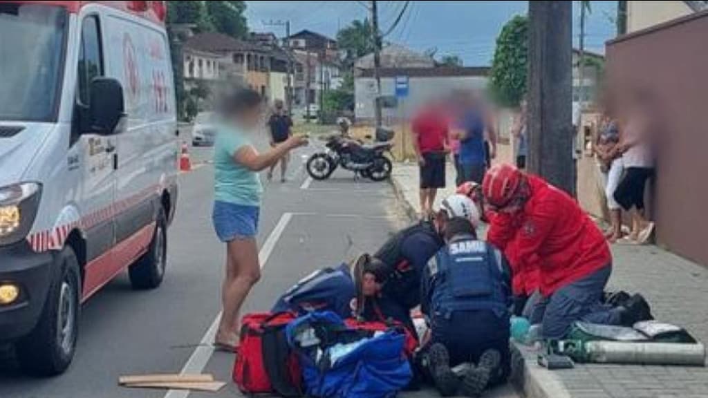 Motociclista morre após ser atingido por veículo em Jaraguá do Sul; motorista fugiu