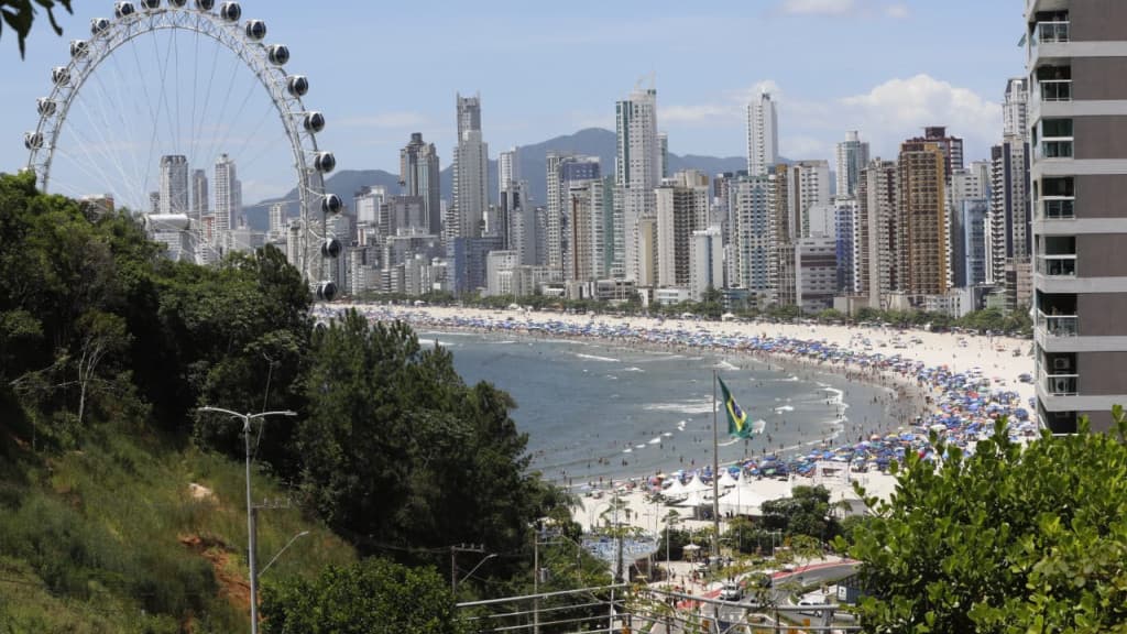 Balneário Camboriú se prepara para um Réveillon histórico com lotação máxima