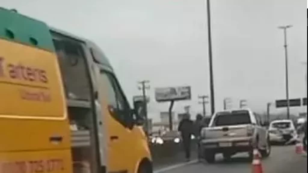 Congestionamento de 6 km na BR-101 após engavetamento em São José