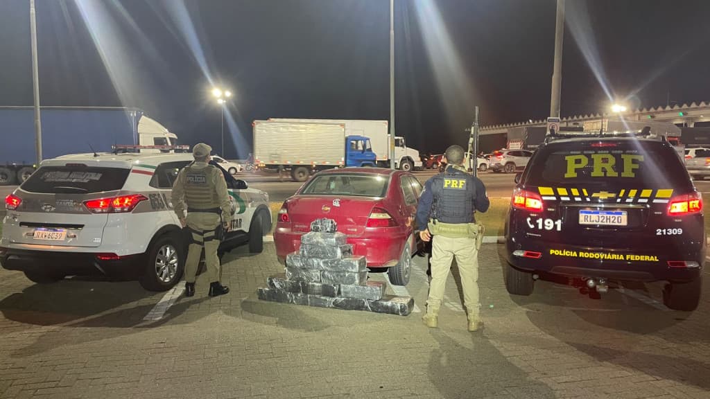 Polícia Militar e PRF realizam apreensão de 151 kg de maconha na BR-101 em Porto Belo
