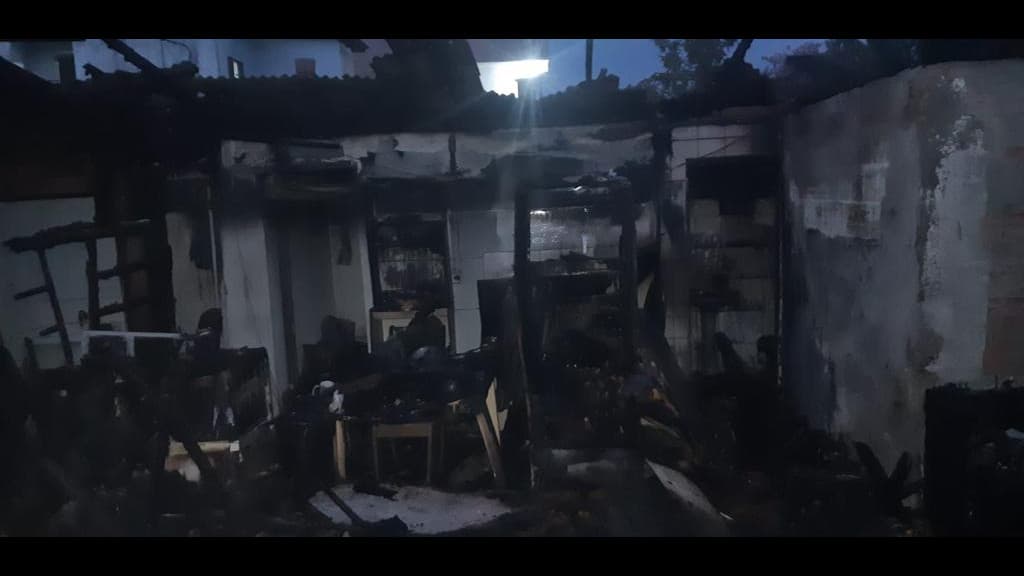 Incêndio de grandes proporções deixa um morto em Balneário Camboriú