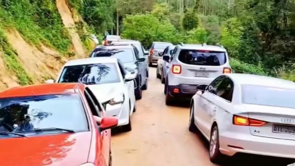 Rota alternativa ao Morro dos Cavalos, SC-108 sofre com trânsito pesado