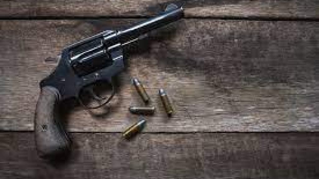 Homem é condenado após furtar revólver do chefe para assassinar o pai