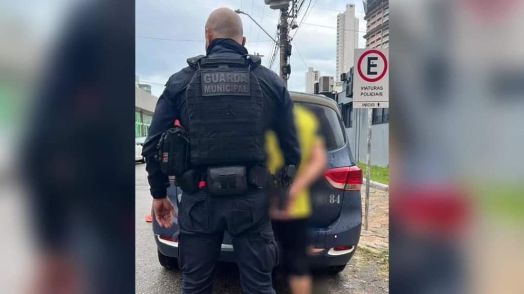 Homem agride esposa em Balneário Camboriú e é contido por populares