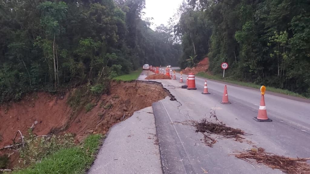 PRF atualiza situação das rodovias em SC; BR-376 continua interditada