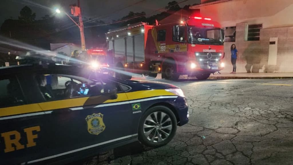 Motociclista de Blumenau teria colidido em poste e morrido após tentativa de fuga