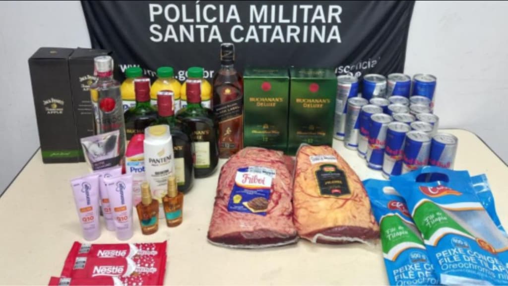 Pai e mãe levam filhas para furtar supermercado em Blumenau