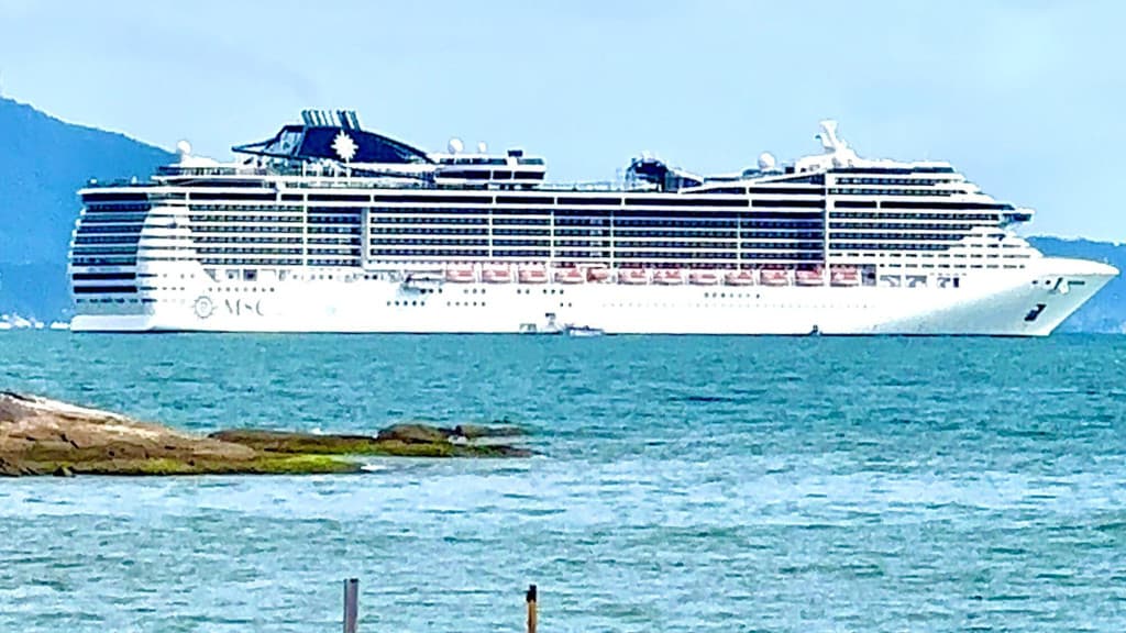 Porto Belo recebe o primeiro transatlântico da temporada com 4 mil turistas
